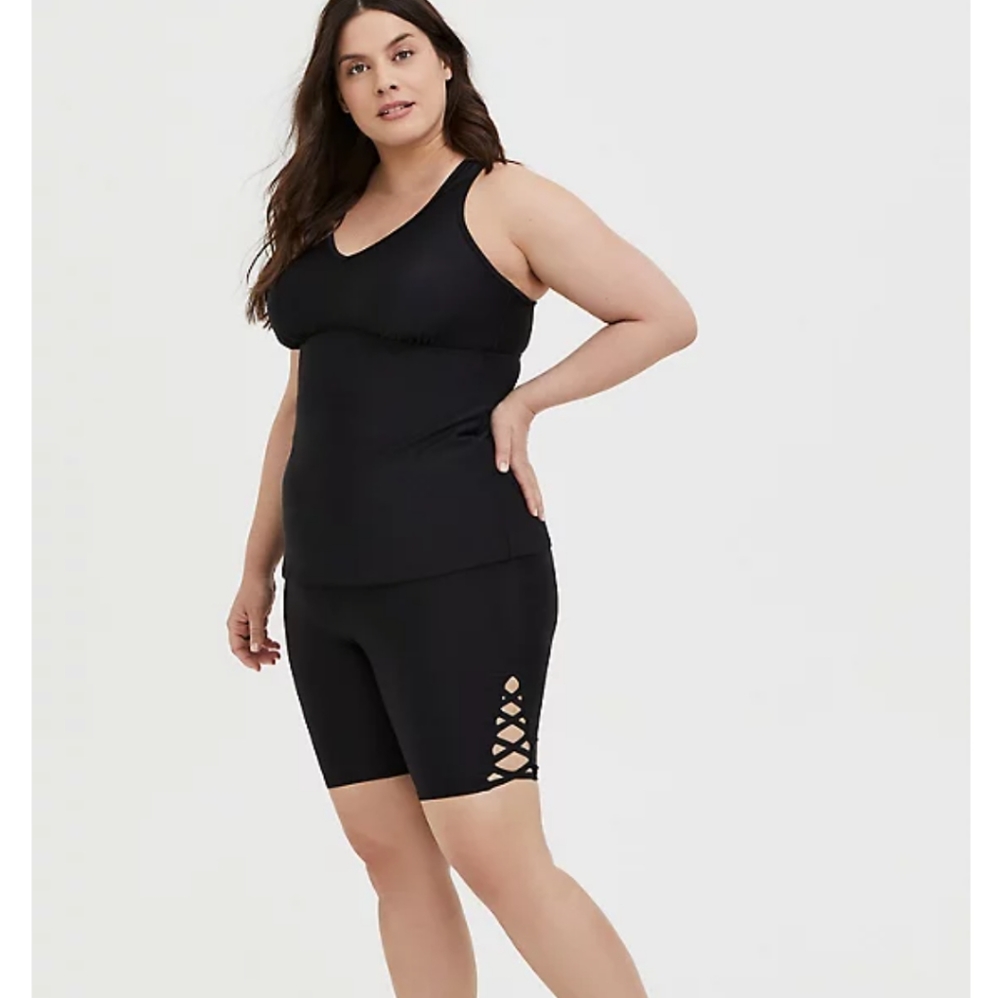 New lattice black strappy short